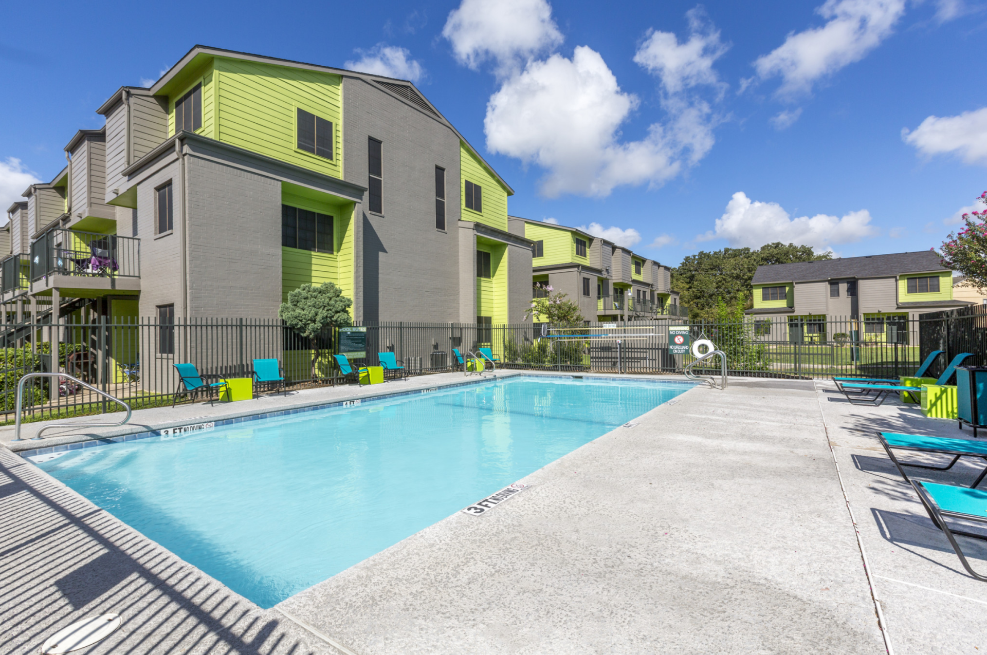 31 thirty apartments pool