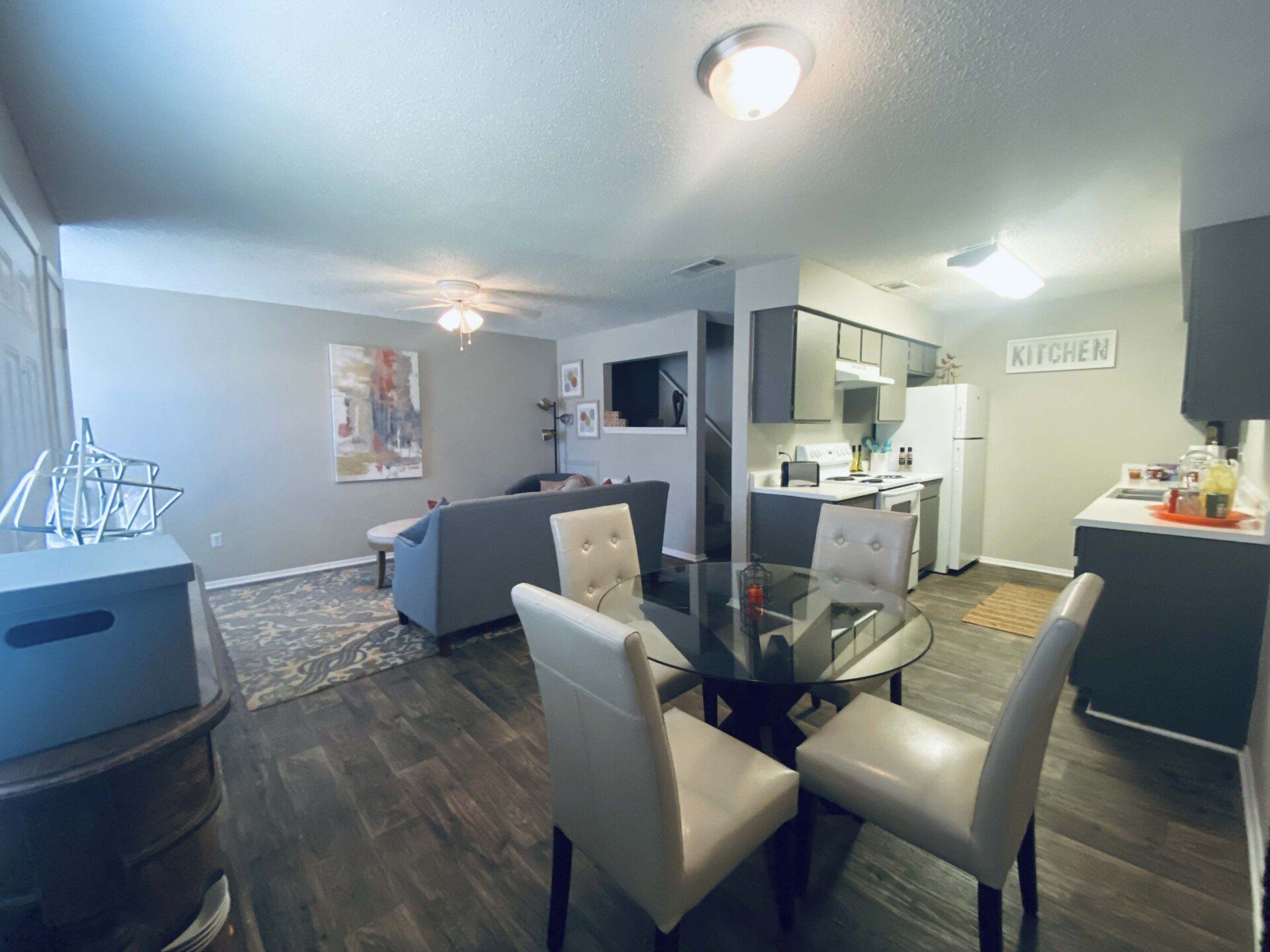 31 thirty apartments dining room