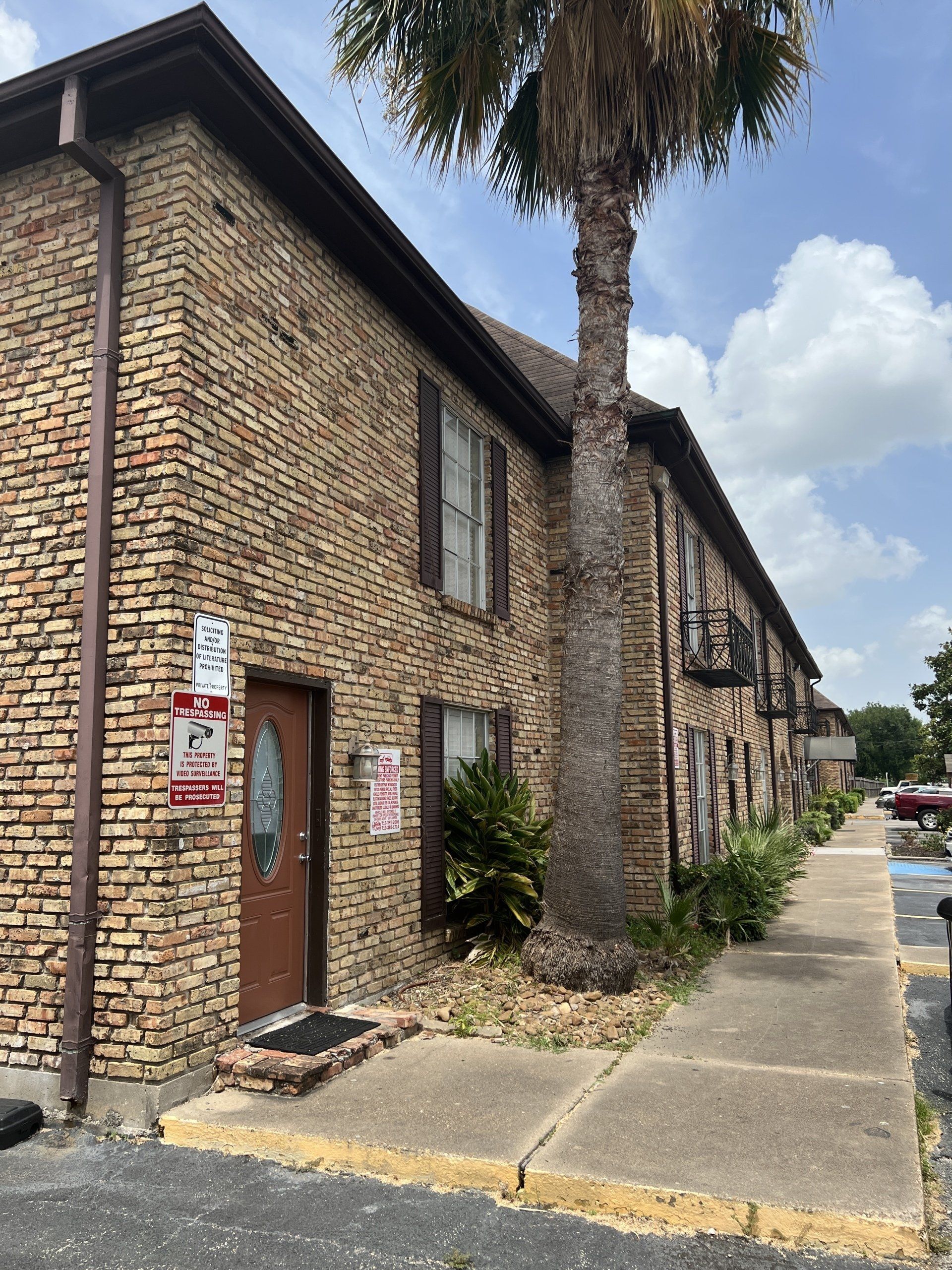 bellaire woods exterior