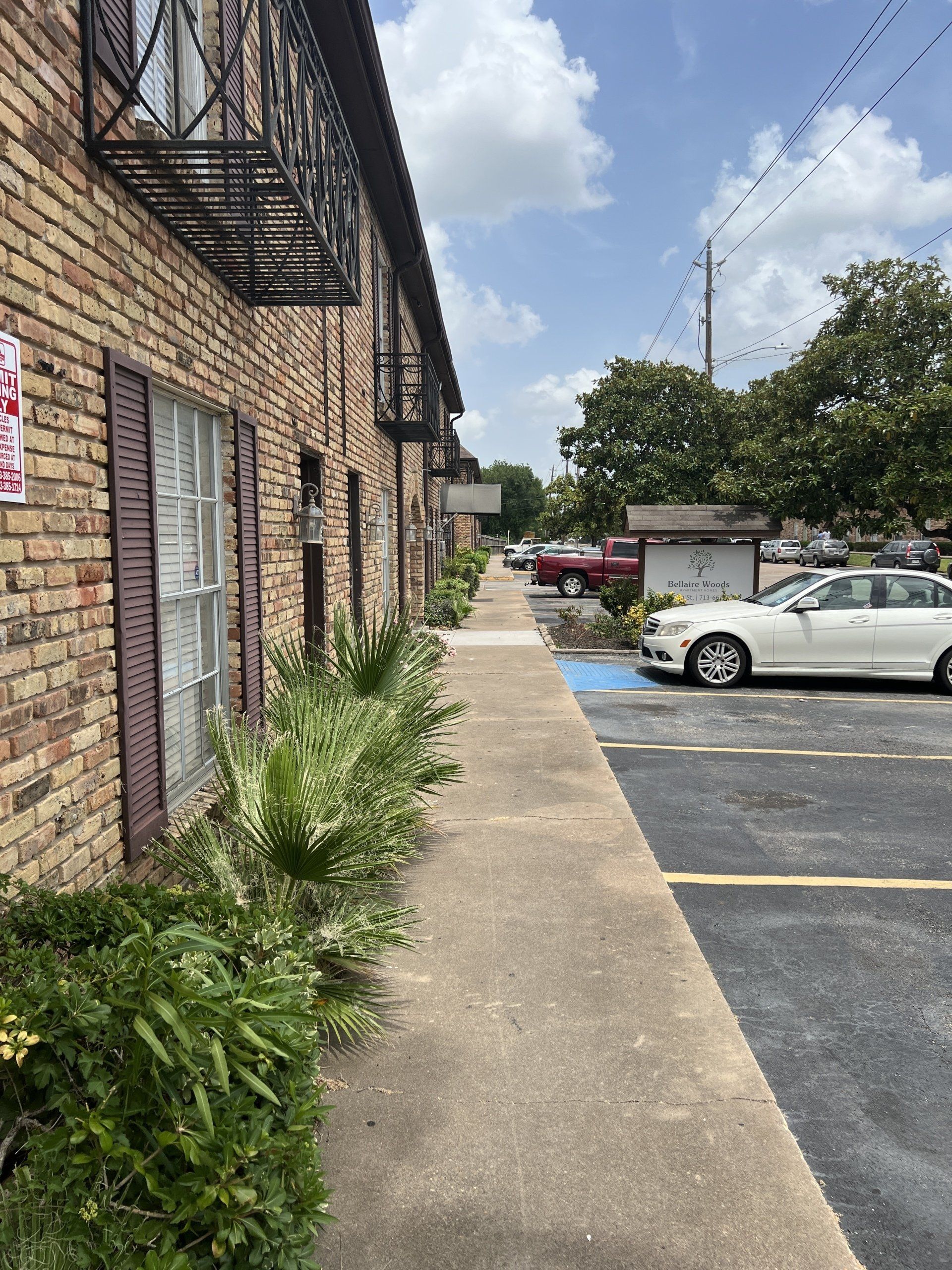 bellaire woods exterior