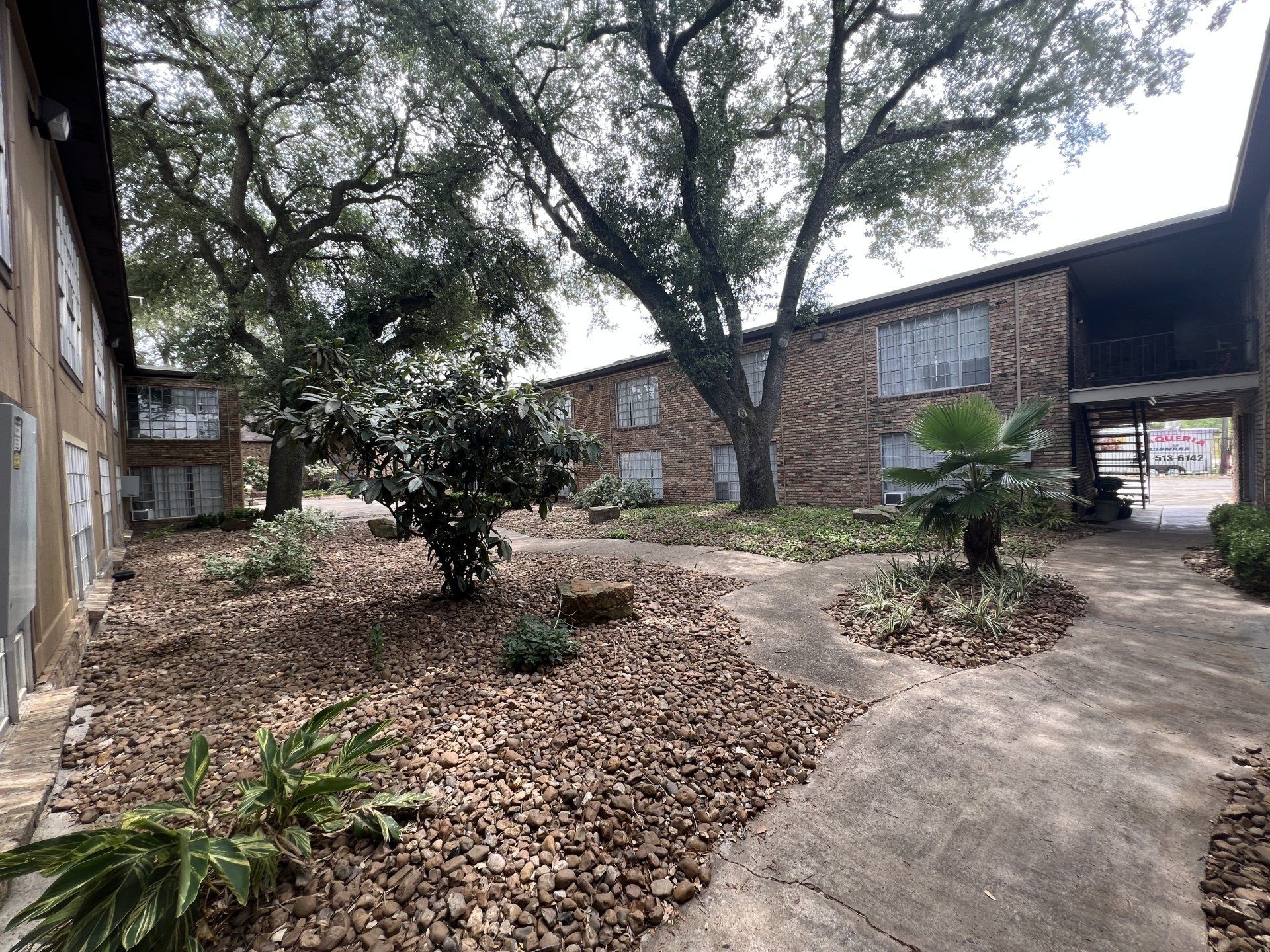 bellaire woods courtyard