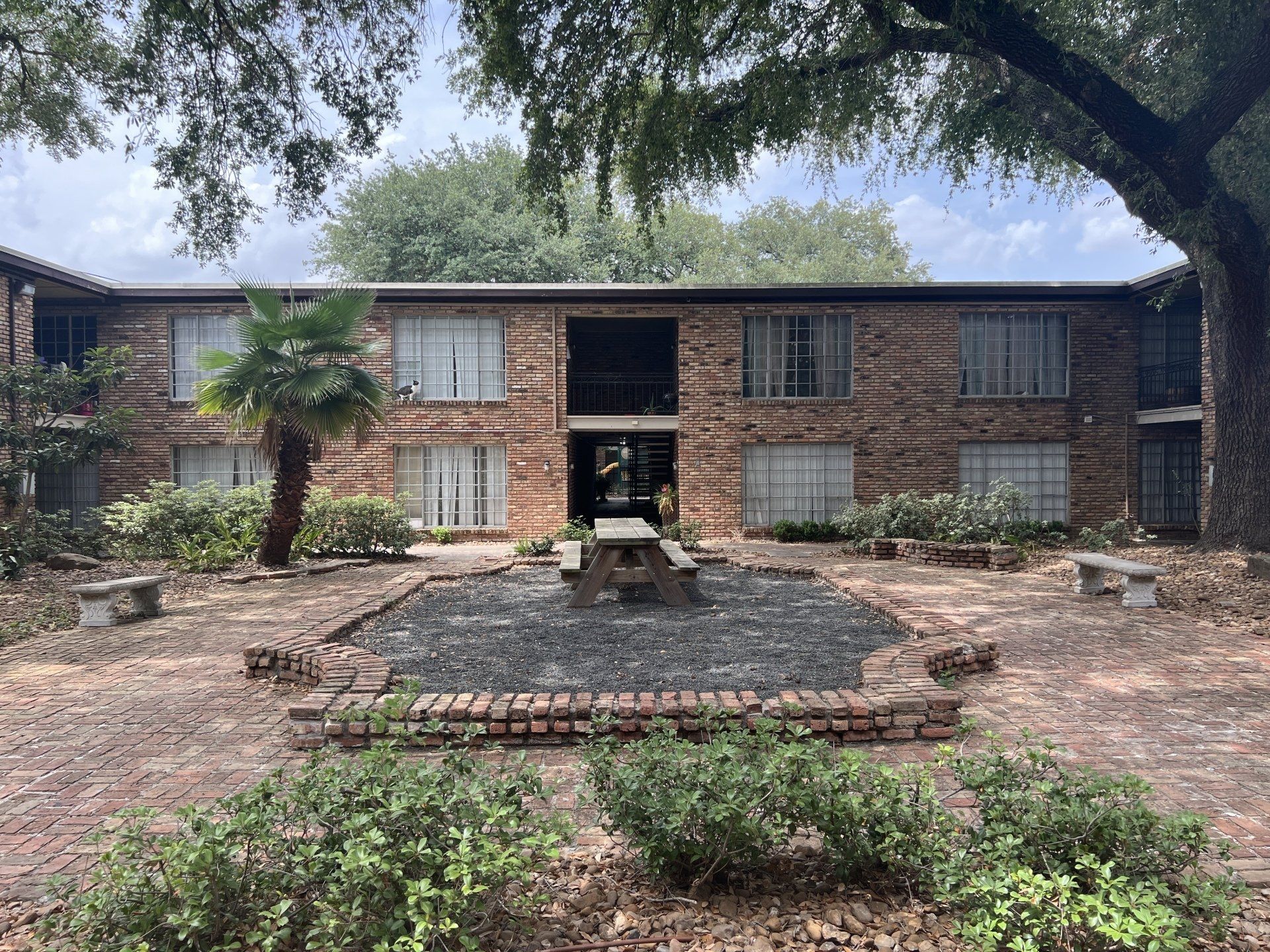 bellaire woods courtyard