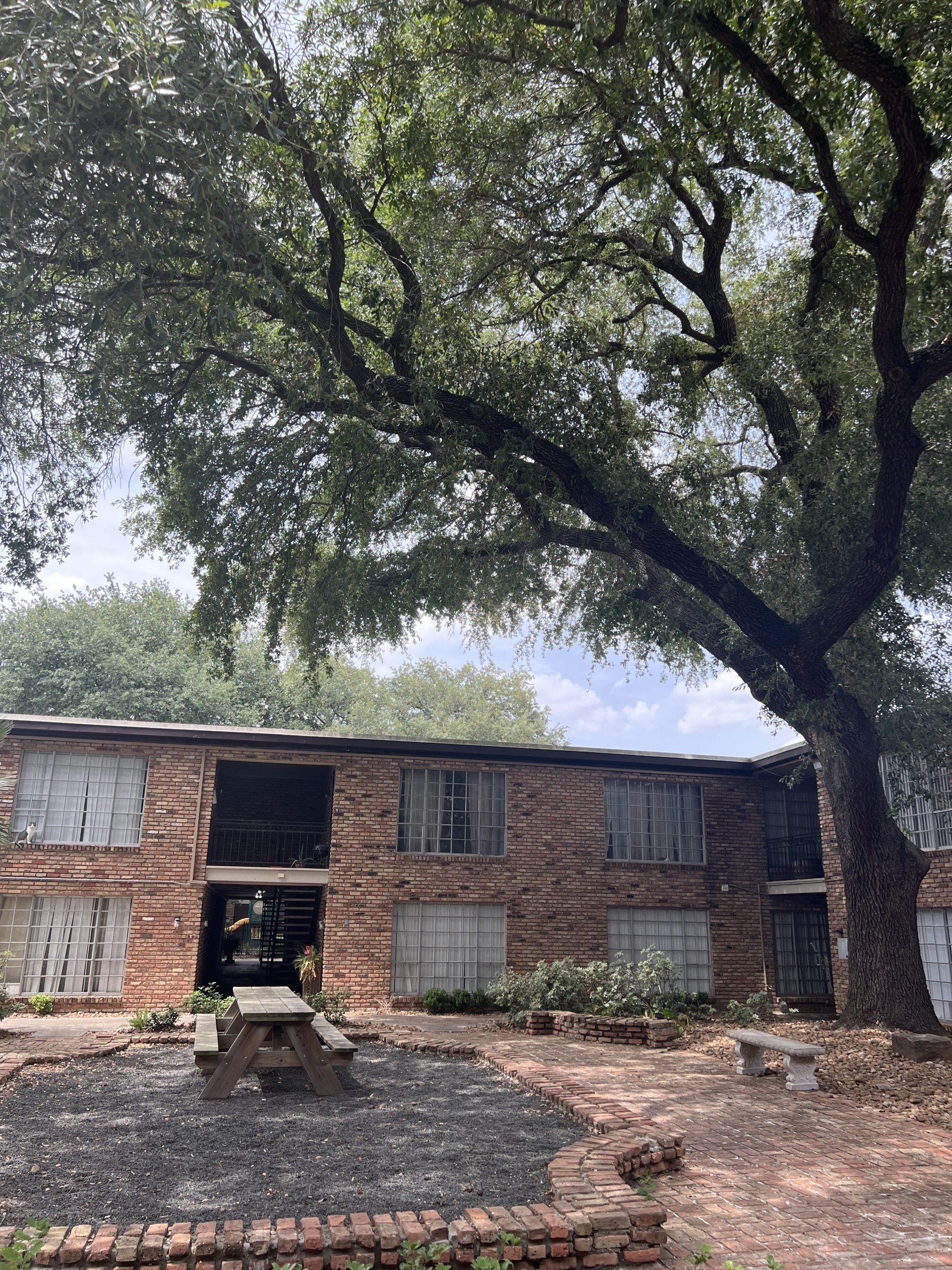 bellaire woods courtyard