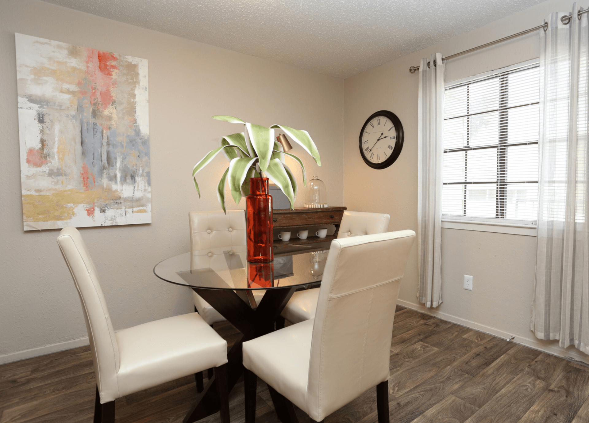 31 thirty apartments dining room