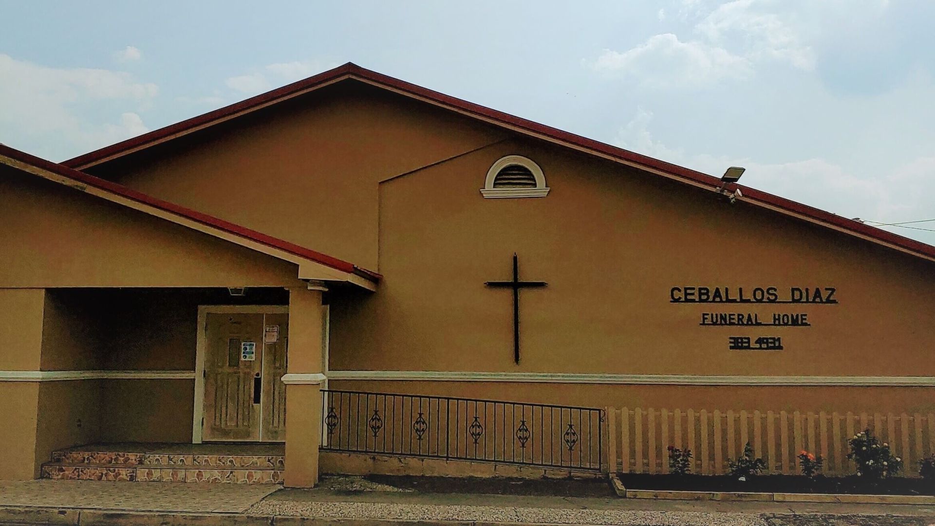 A church with a cross on the front of it