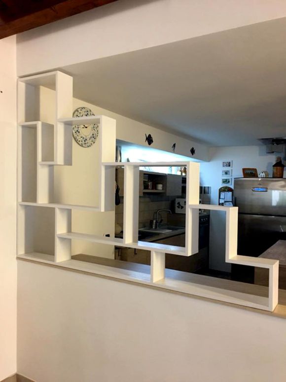 Mobile in legno bianco