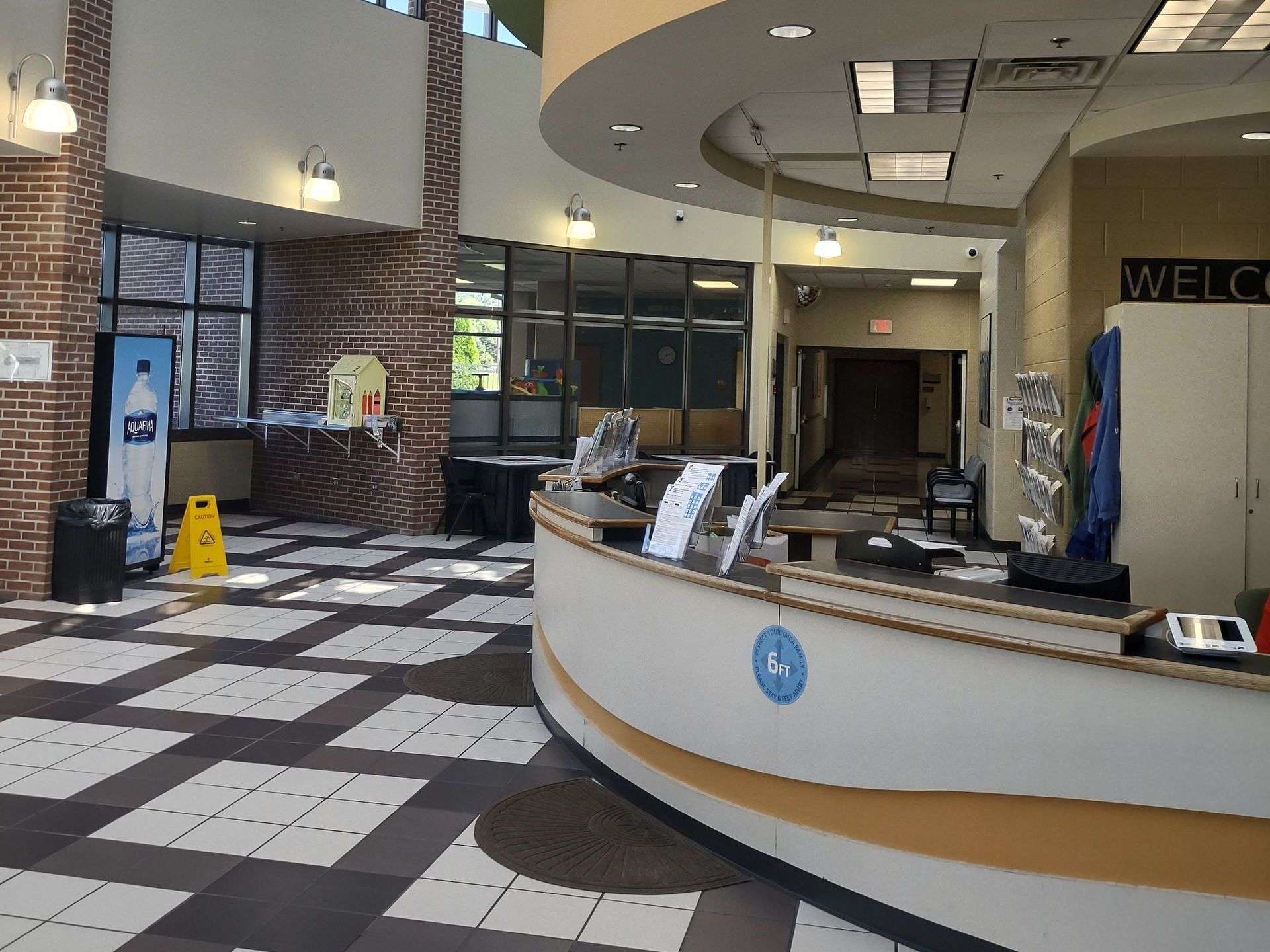A lobby with a sign that says welcome on it