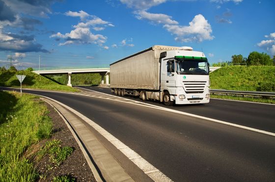 camion su strada
