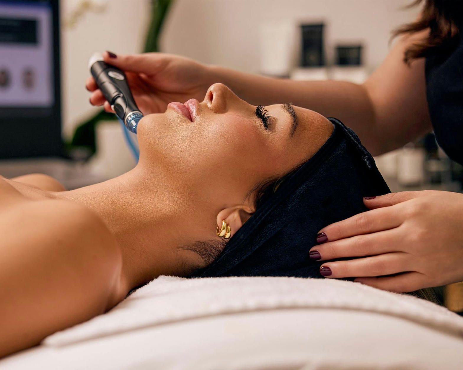 Chest and décolletage Hydrafacial