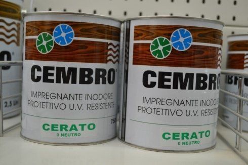 Due lattine di mordente per legno