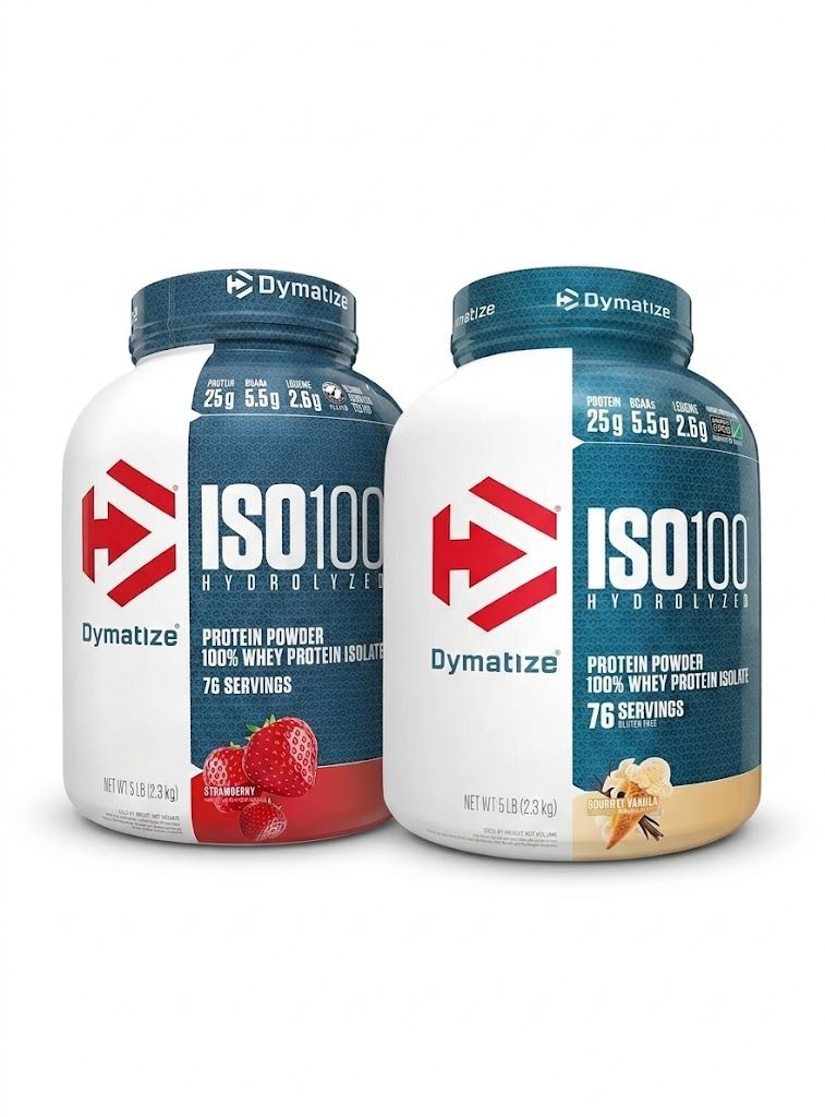 Dos botes de proteína en polvo Dynamize ISO100, uno blanco y otro azul, con sabores a frutos rojos y vainilla.
