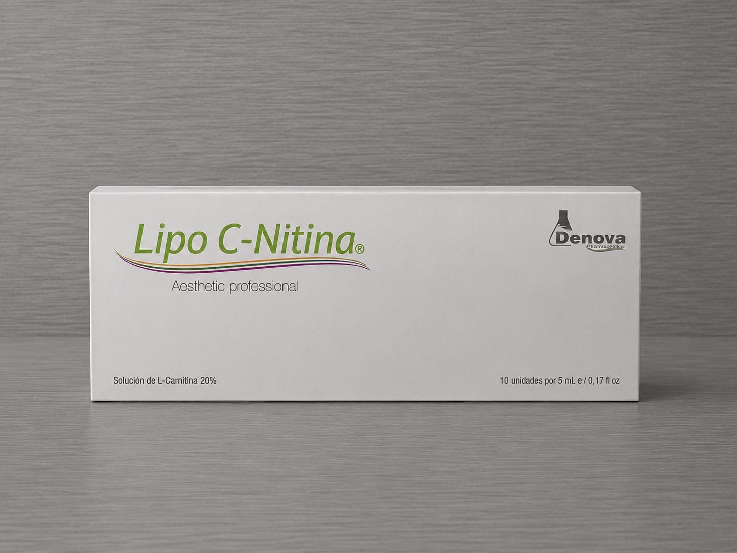 Caja blanca con la etiqueta “Lipo C-Nitina” y el logotipo de Demore sobre una superficie gris.