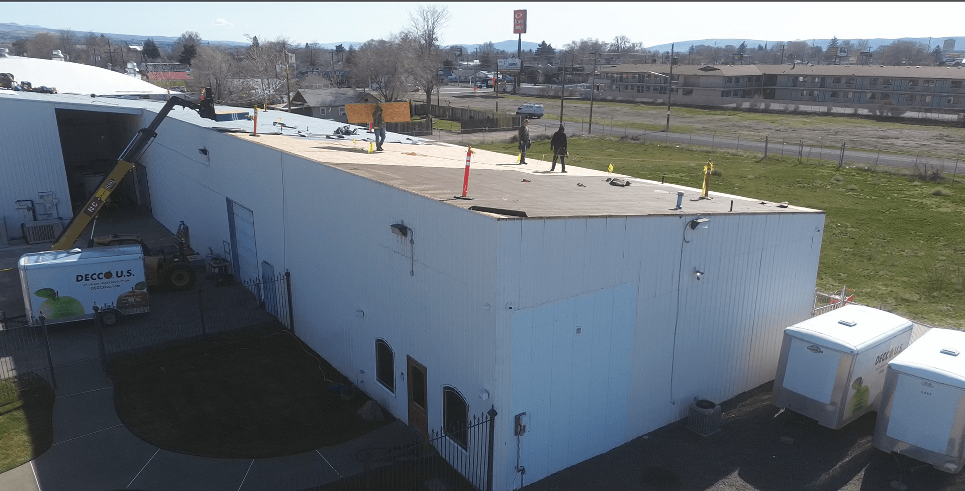 Yakima Roofing & Remodeling crew finalizing TPO roof installation at Decco USA building in Yakima.