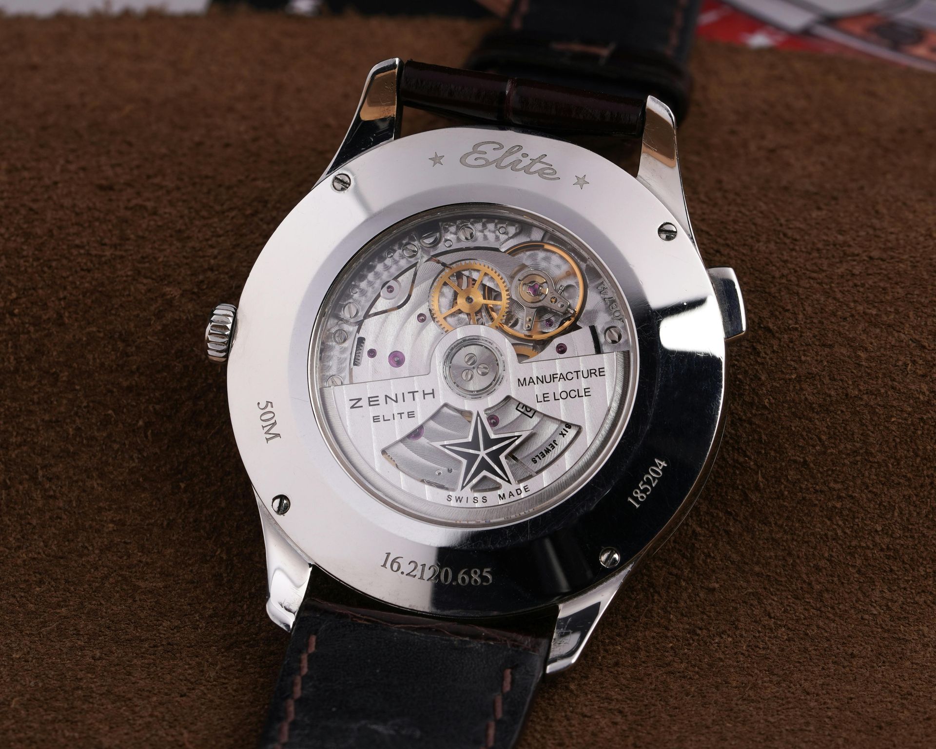 The back of a watch says elite on it