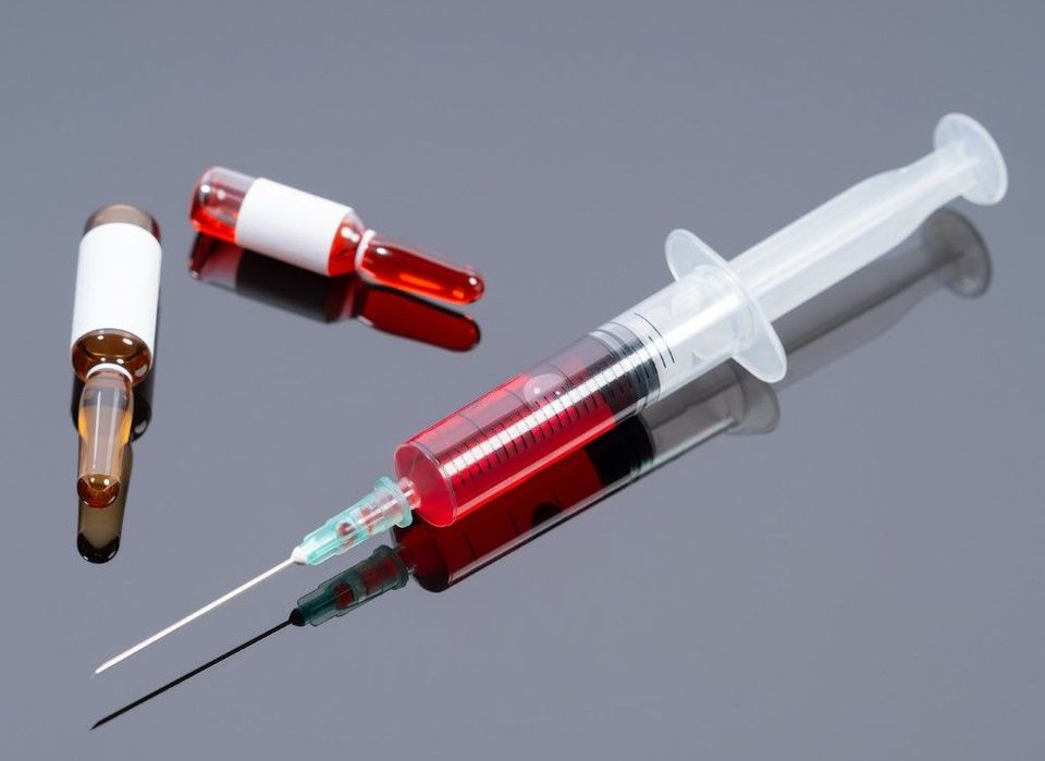 Signature Aesthetics administering a b12 vitamin injection for client in Nottingham