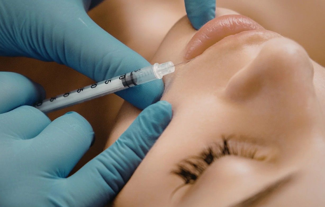 botox being injected into the forehead of a client in Nottingham