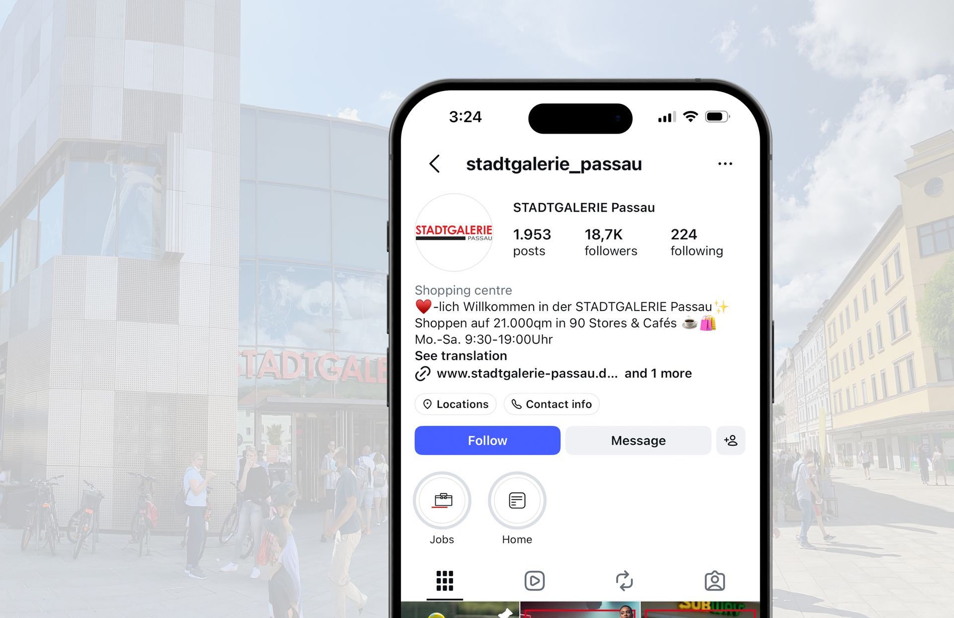 Smartphone-Bildschirm mit einer Social-Media-Profilseite, einem blauen Aktionsbutton und Symbolen.