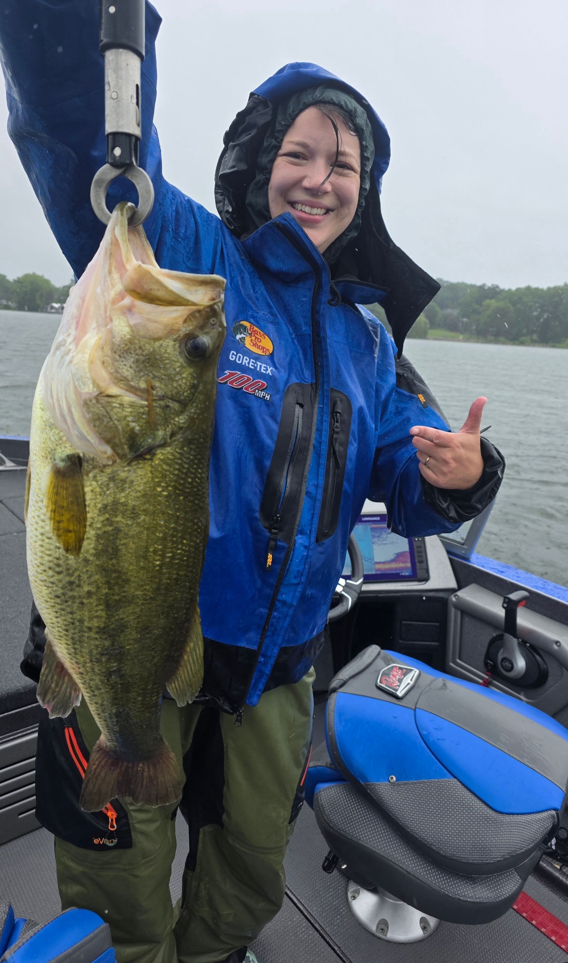 largemouth bass fishing guide near Twin Cities