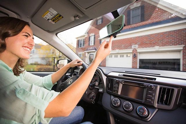 Women in Moraga using garage door opener