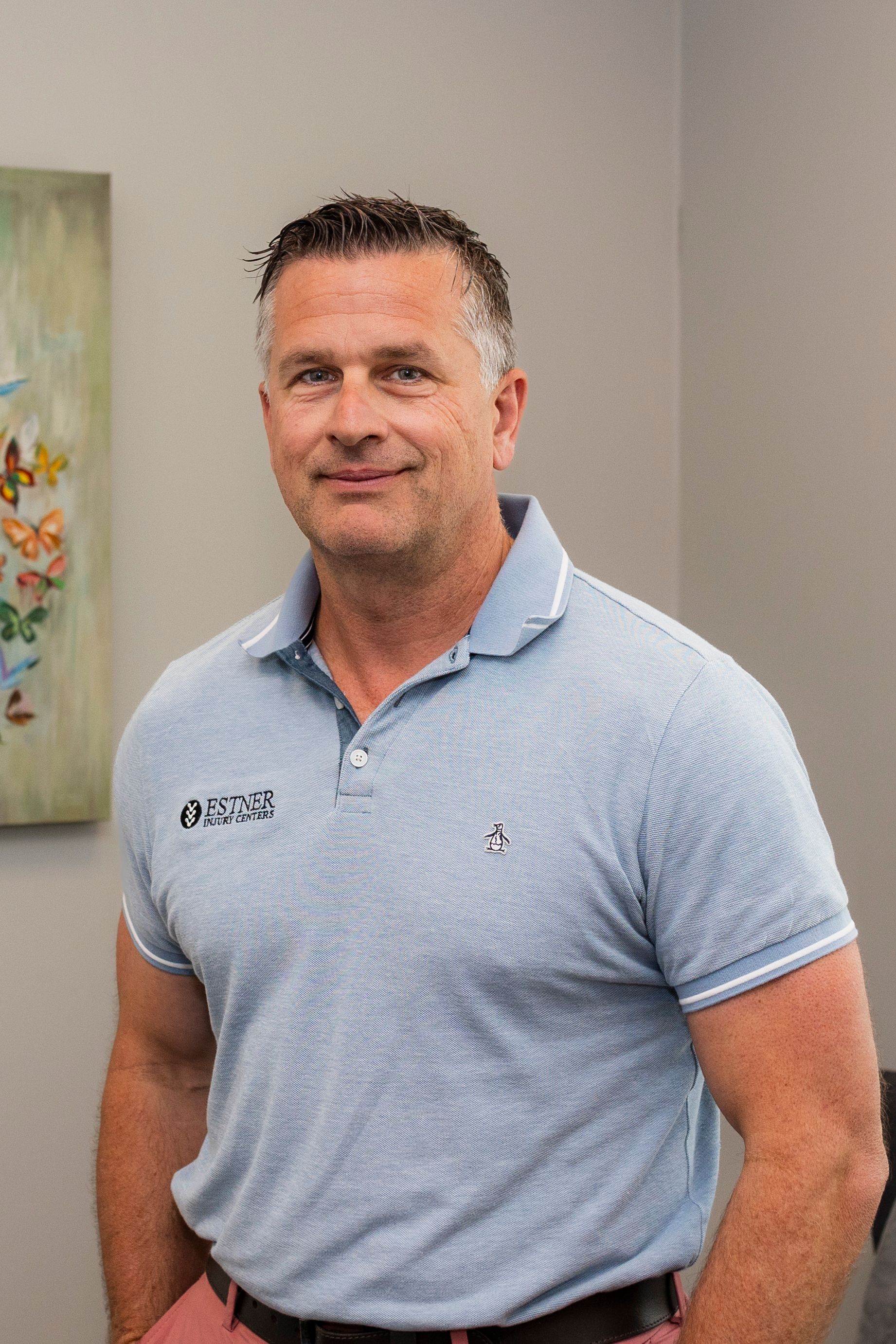 a physical therapist wearing a Dr. Estner Injury Center shirt