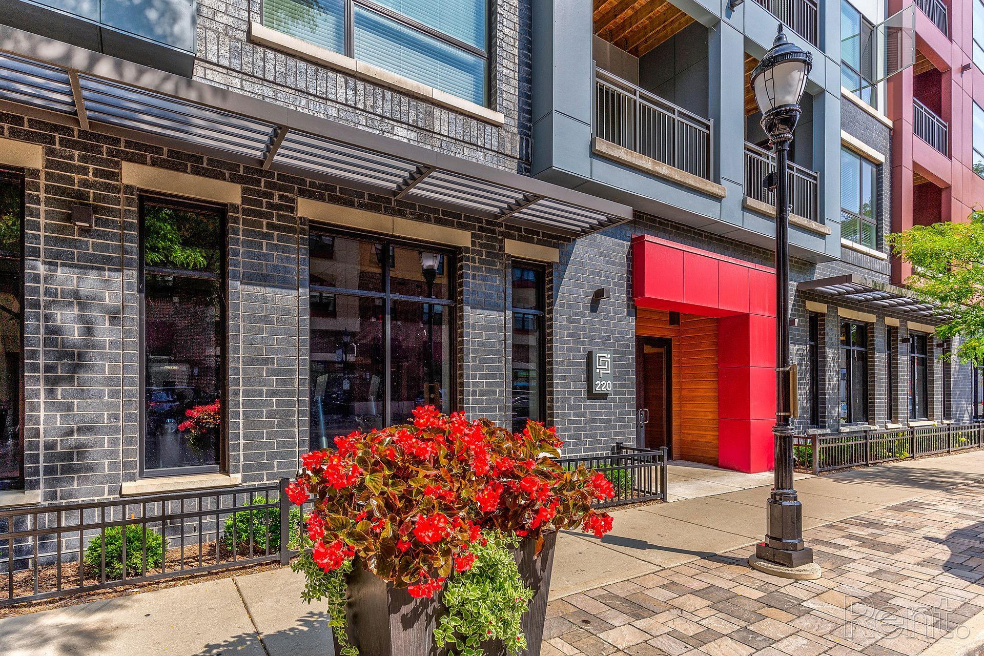 Clearpoint Apartment - exterior #1