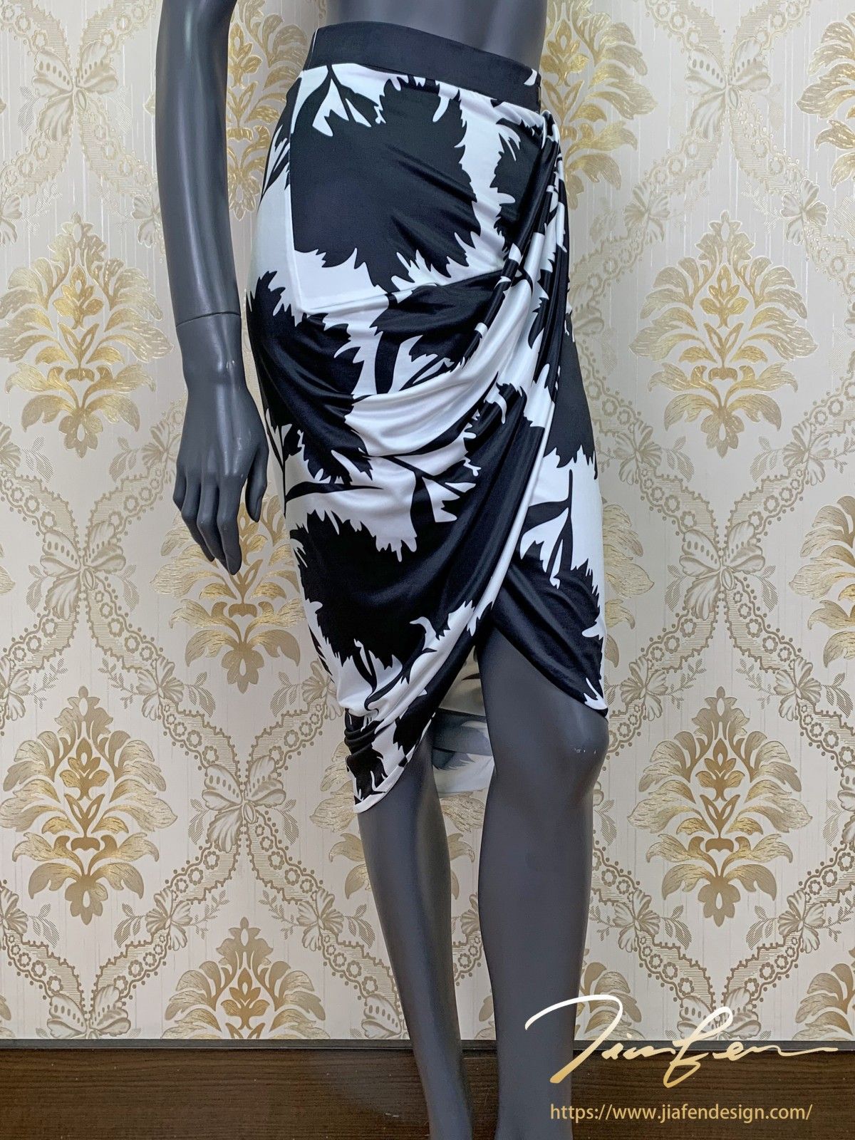 《BY TERRY佳衯自創》前斜褶包臀半身裙-2
