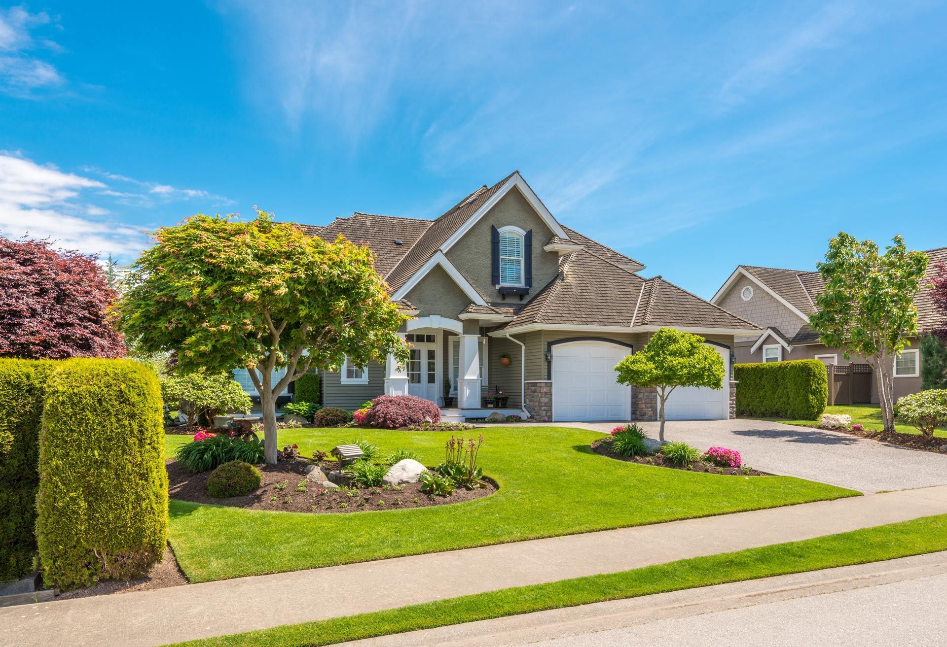 Beautiful House Front Yard