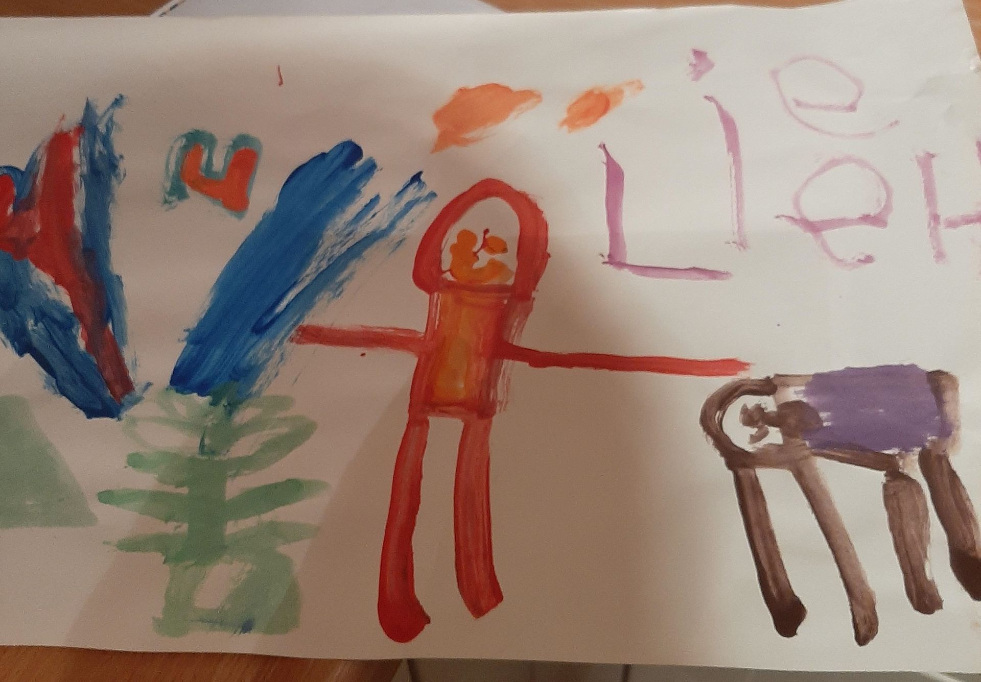 Kindertekening waar een sieraad van gemaakt is.