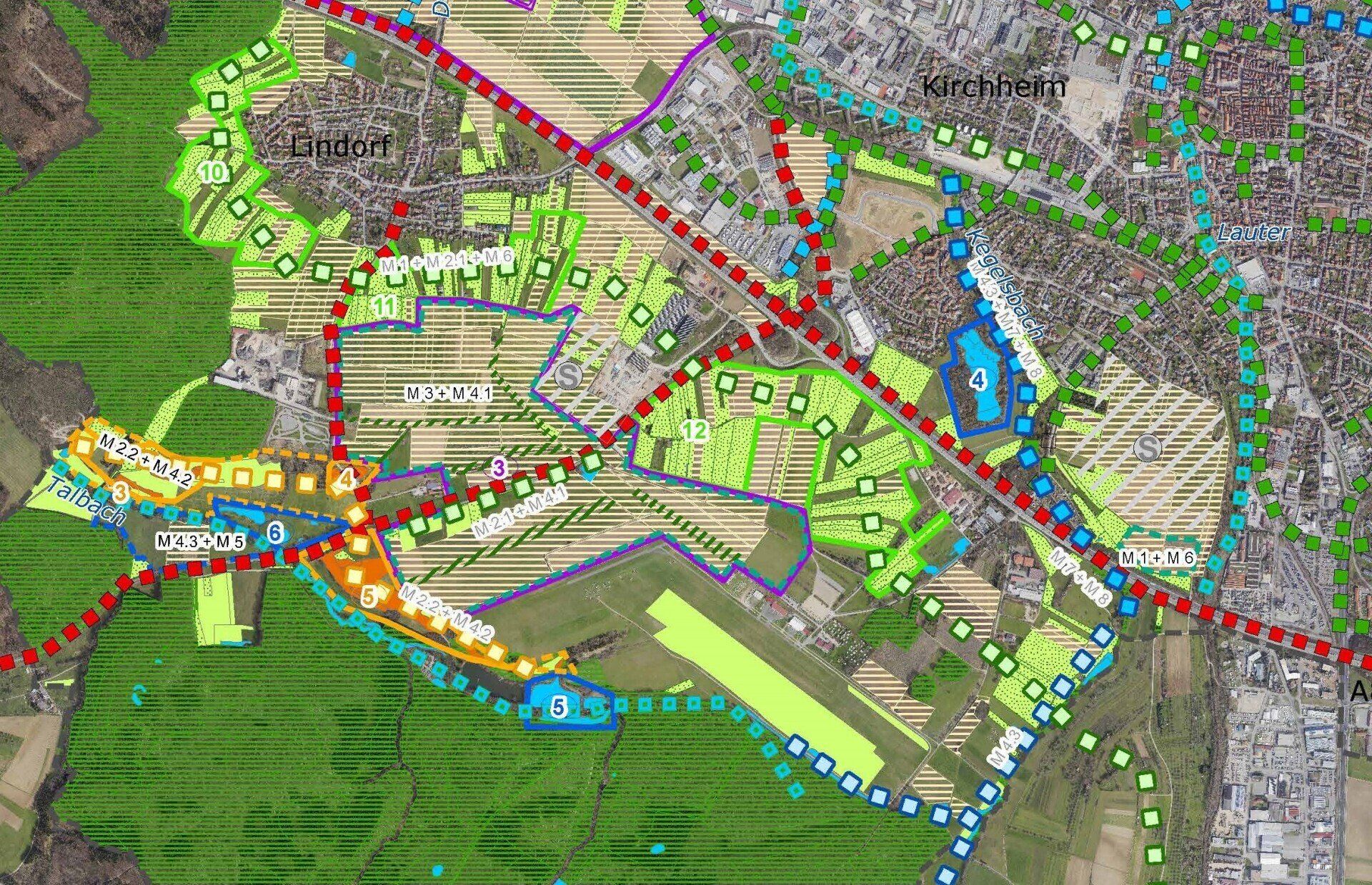 Im Zuge der Biotopvernetzungskonzeption für die Stadt Kirchheim unter Teck wurden hochwertige Lebensräume trockener, mittle-rer und feuchter Standorte und entspre-chend zu fördernde Zielarten auf Basis einer GIS-basierten Analyse von Bestandsdaten und einer Ortsbefahrung ermittelt. Zudem wurden begrünte Achsen im Siedlungsgebiet und Fließgewässer mit Ufergehölzen als wichtige Biotopverbundachsen im Biotopver-bund erfasst.  Kern-, Entwicklungsflächen sowie Verbun-dachsen der Biotopvernetzung wurden abge-leitet sowie entsprechende Entwicklungsziele formuliert. Auf dieser Basis konnte ein Paket an Biotopvernetzungsmaßnahmen konzipiert und in Maßnahmenblättern dokumentiert werden. Hierbei wurden auch Anforderungen des Klimawandel berücksichtigt.  