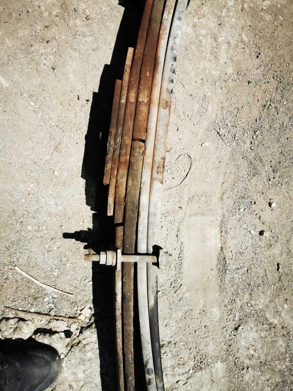 MUELLES Y PARTES AUTOMOTRICES CARRETO – Cambio de plancha perno rey y soldadura MUELLES Y PARTES AUTOMOTRICES CARRETO – Cambio de plancha perno rey y soldadura