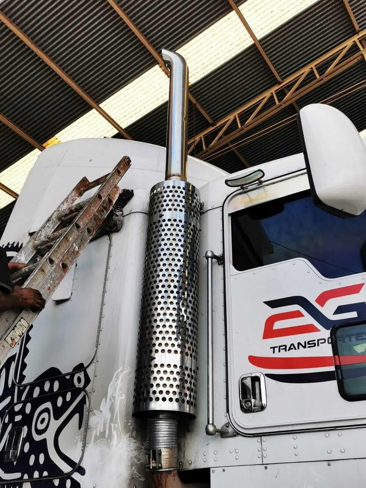 MUELLES Y PARTES AUTOMOTRICES CARRETO – Cortina para reparar en camion repartidor MUELLES Y PARTES AUTOMOTRICES CARRETO – Cortina para reparar en camion repartidor