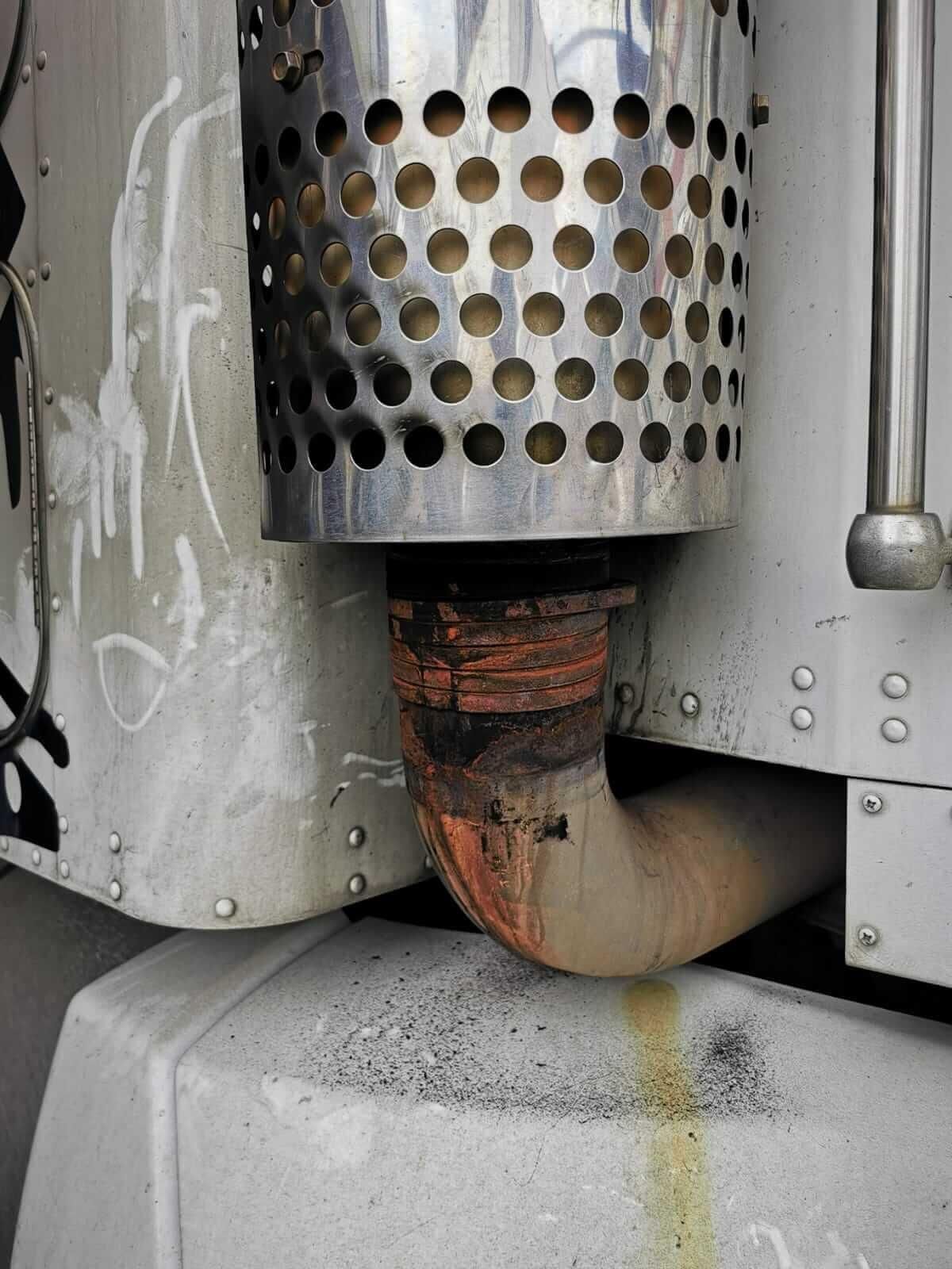 MUELLES Y PARTES AUTOMOTRICES CARRETO – Reparacion de tubo sagra para escape MUELLES Y PARTES AUTOMOTRICES CARRETO – Reparacion de tubo sagra para escape