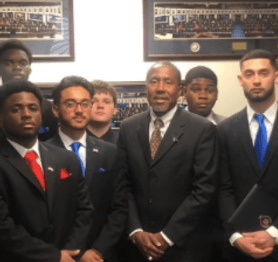 Group of students with Senator Darryl Rouson
