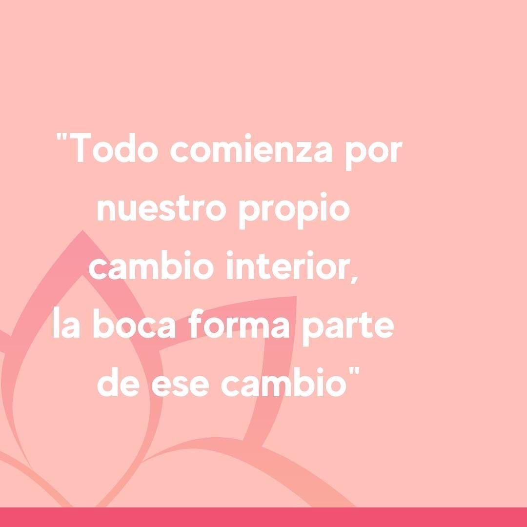 Cita sobre fondo rosa: “Todo comienza con nuestro propio cambio interior, la boca es parte de ese cambio”.