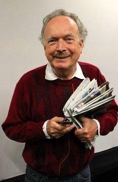 Paul Haenen als Dominee Gremdaat is te zien in de Pride Show van Nederlied in theater Het Zonnehuis in Amsterdam.