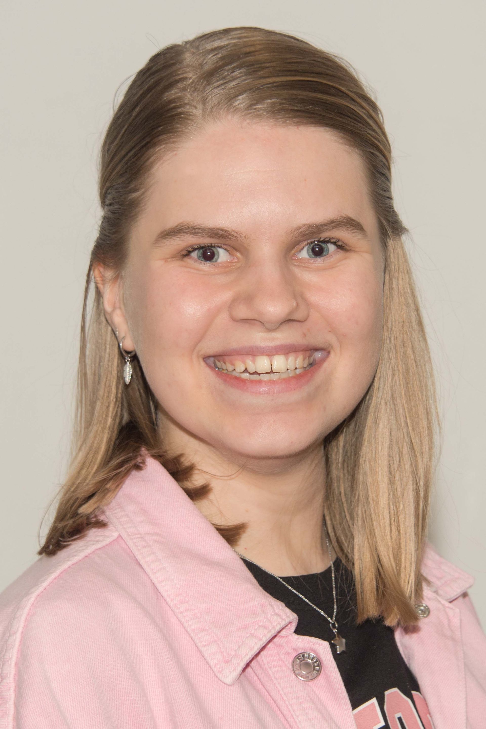 Myrthe Bleeker speelt Mira Lefèvre in de Nederlied musical 't Retro Schaep met de 5 Pooten in Theater Het Zonnehuis in Amsterdam-Noord