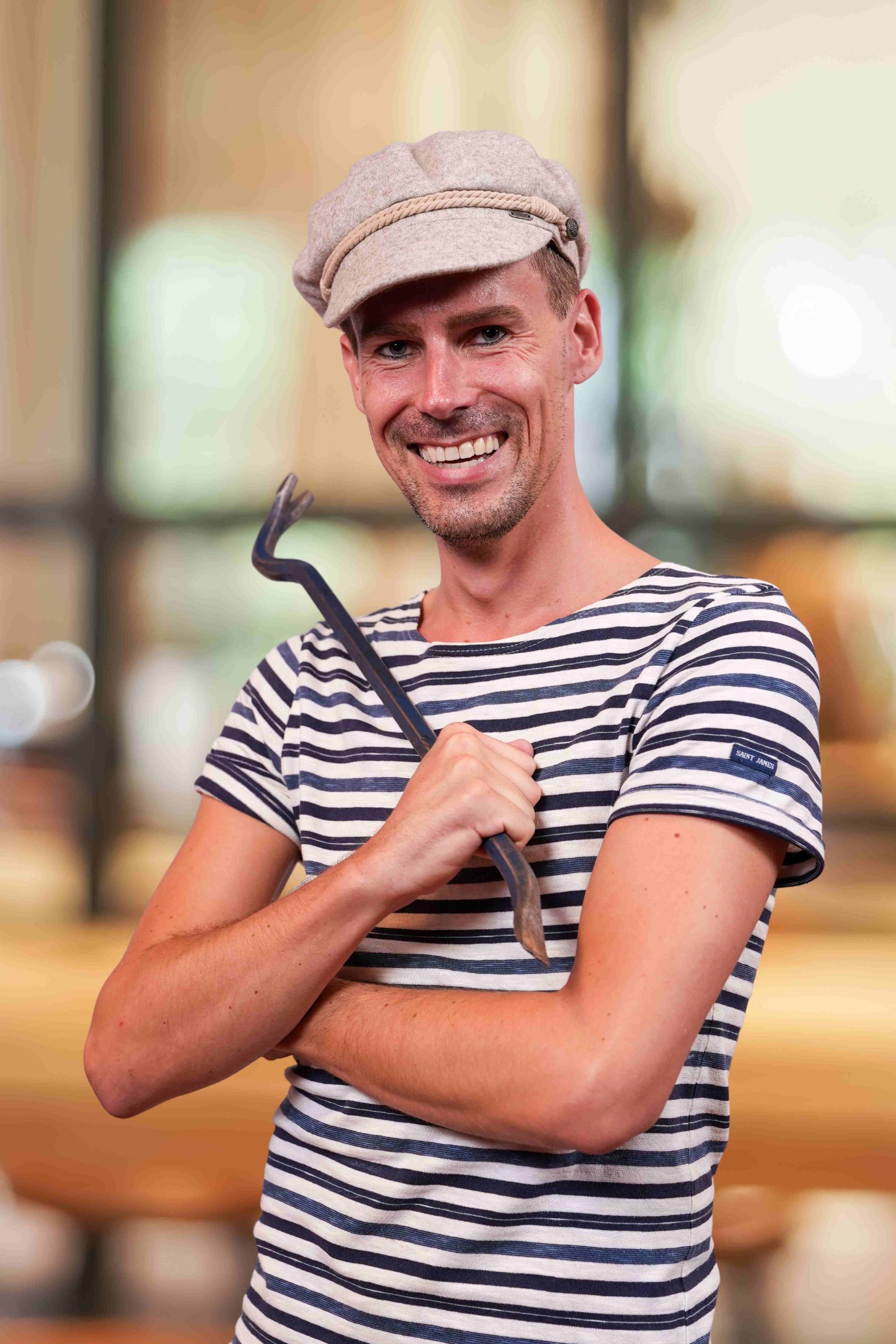 Pascal van Dijk speelt Huibert van Duivenbode in de Nederlied musical 't Retro Schaep met de 5 Pooten in Theater Het Zonnehuis in Amsterdam-Noord