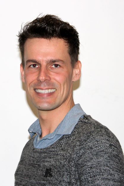Pascal van Dijk speelt Huibert van Duivenbode in de Nederlied musical 't Retro Schaep met de 5 Pooten in Theater Het Zonnehuis in Amsterdam-Noord