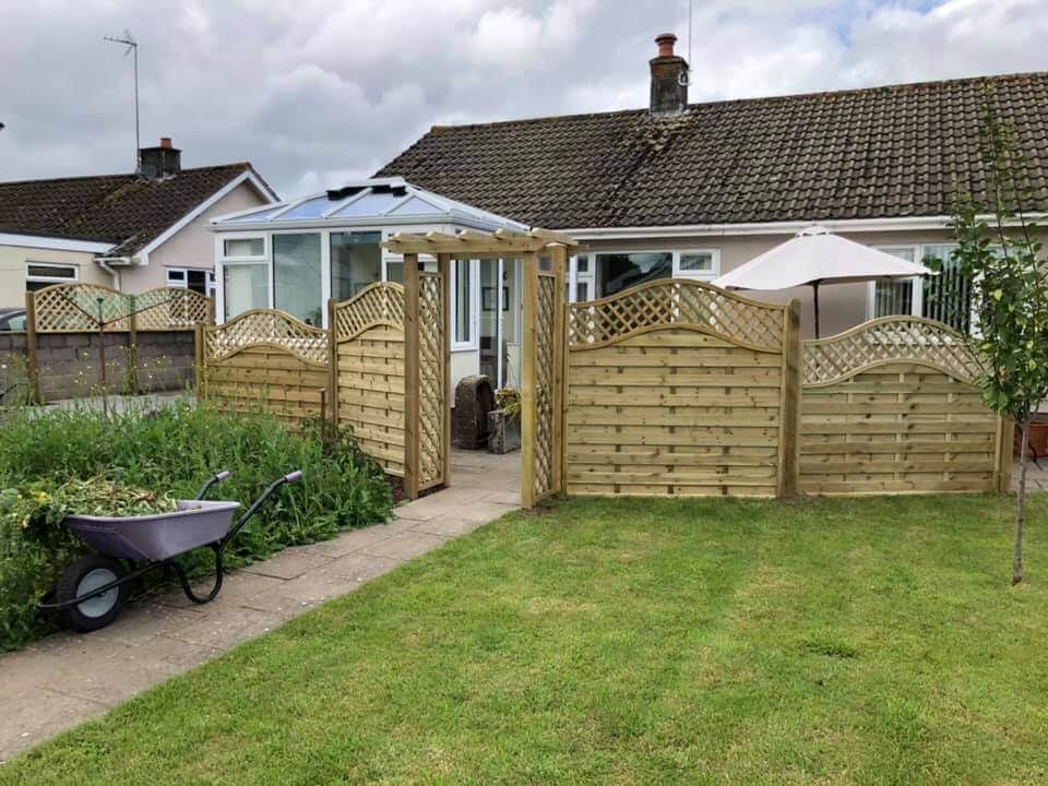 Omega trellis | Salisbury Fencing