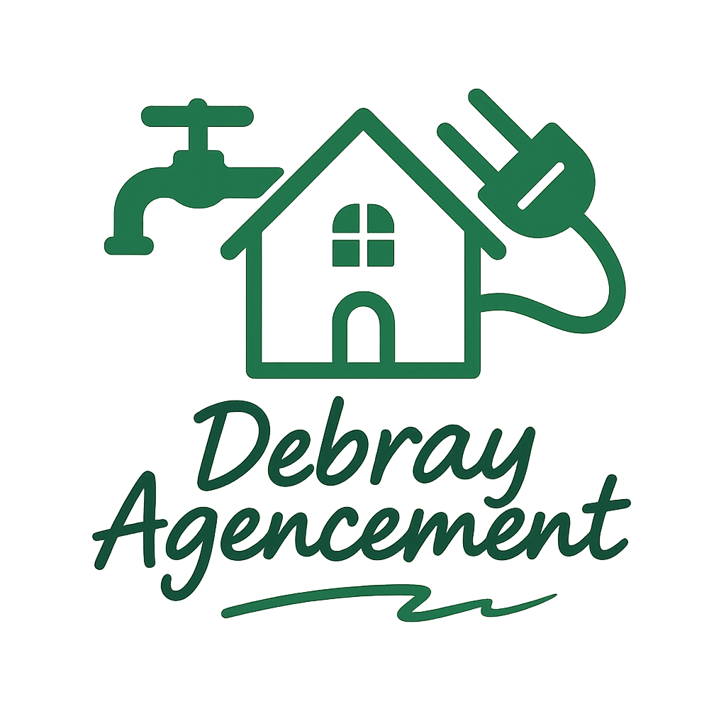 Logo vert avec une maison, un robinet et une prise au-dessus du texte « Debray Agencement »