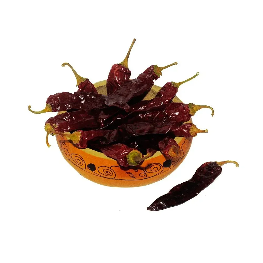 Bol de chiles rojos secos, con un chile colocado al lado.