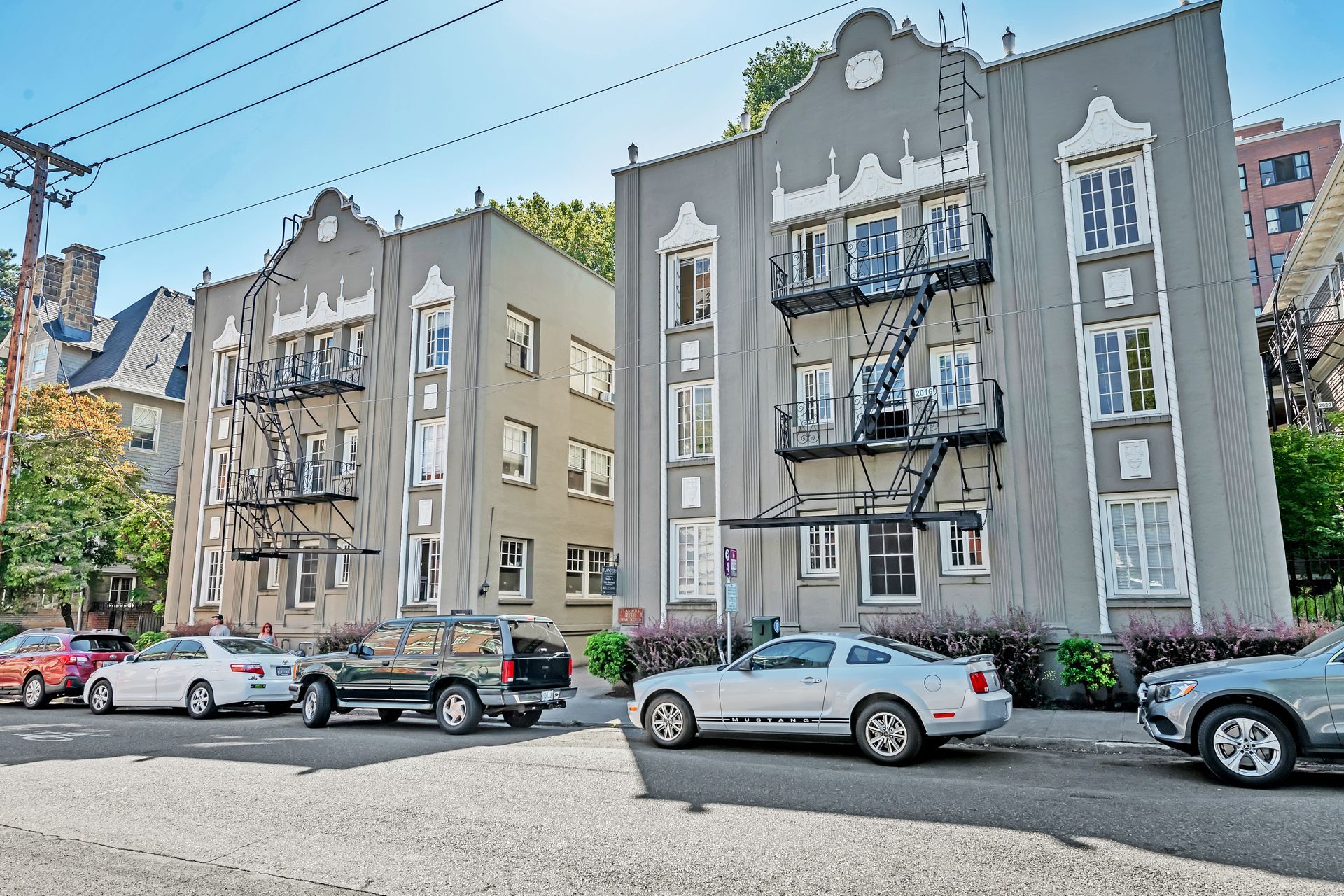 Flanders Apartments