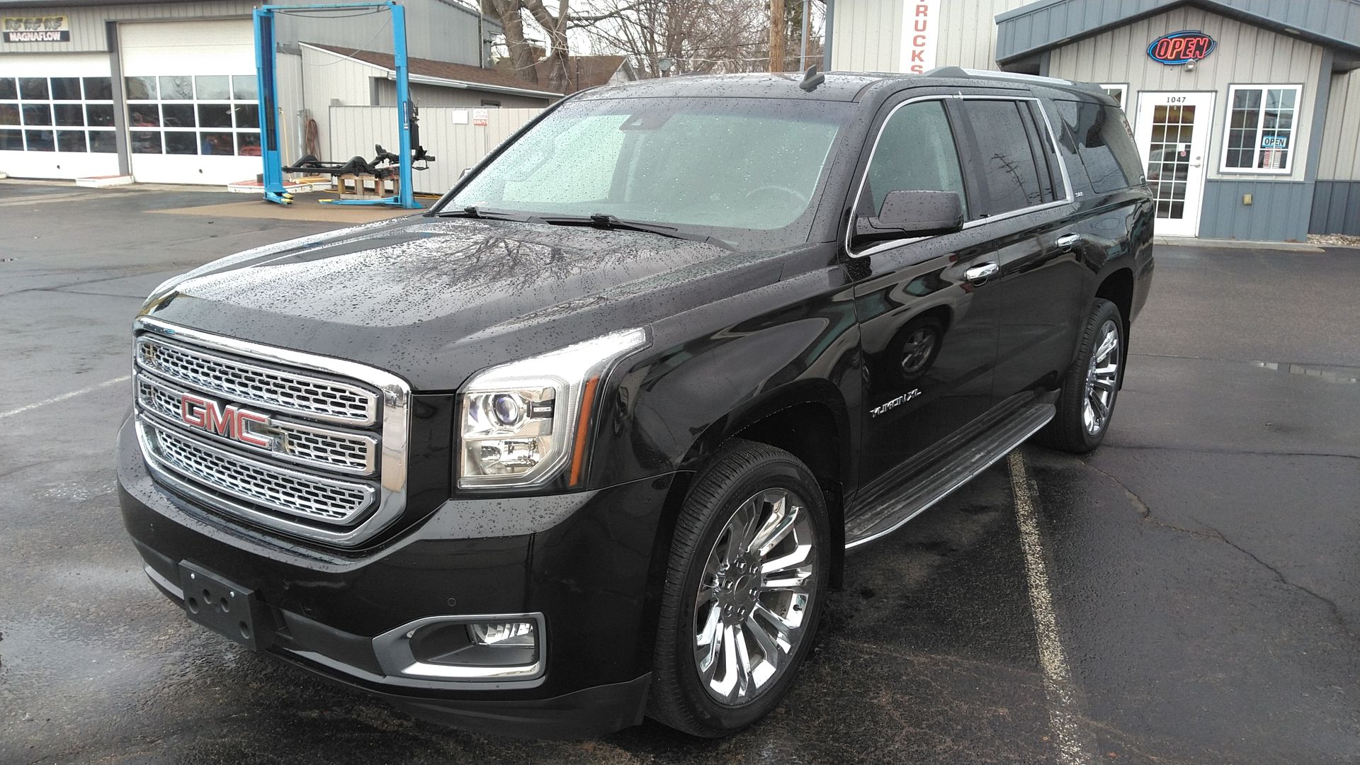 2015 GMC Yukon 4WD SLE's photo