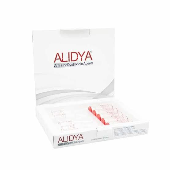 ALIDYA-Medizinproduktverpackung mit Blisterpackung roter Kapseln auf weißem Hintergrund