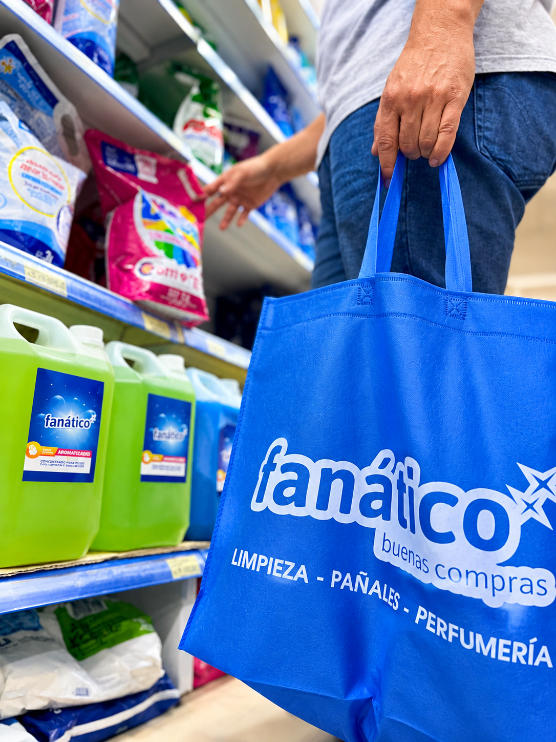 Interior del comercio Fanático