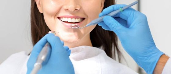 cliente con sorriso sbiancato