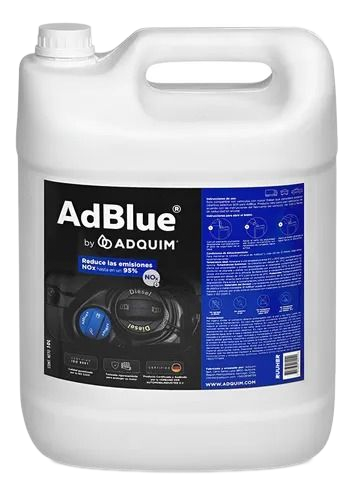 Una garrafa blanca de 5 litros de líquido AdBlue de la marca