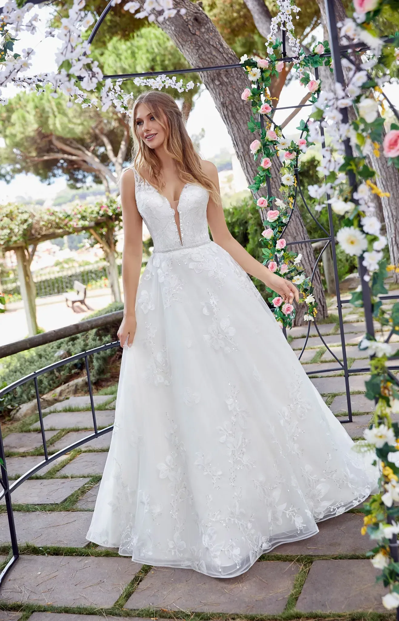 donna in abito da sposa