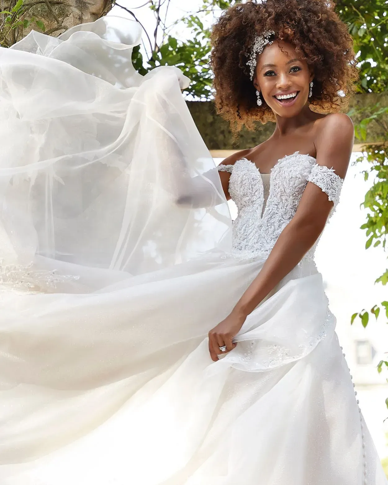 donna in abito da sposa
