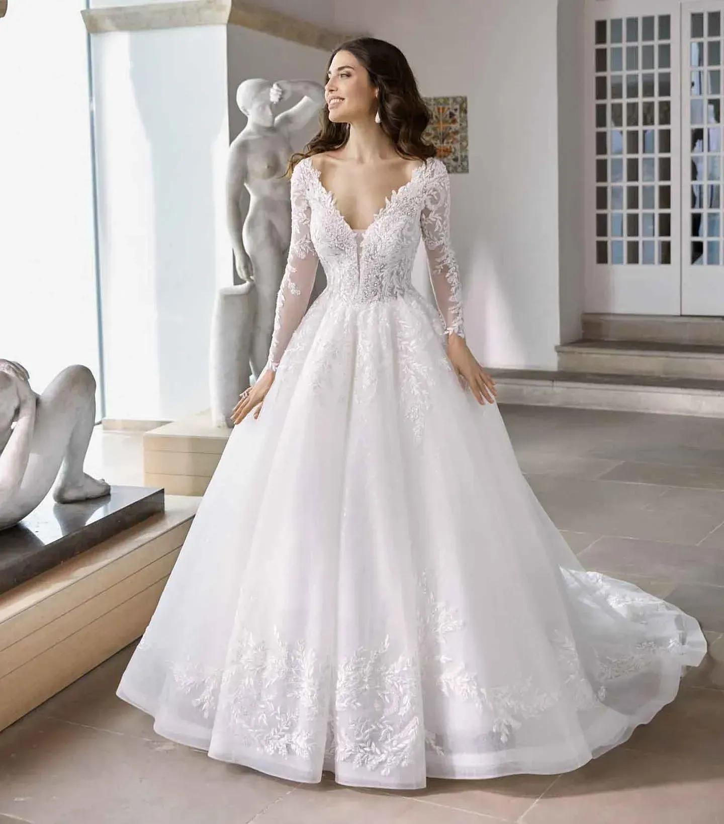 donna in abito da sposa
